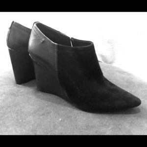 Blk Suede and Leather Vince Camuto wedges